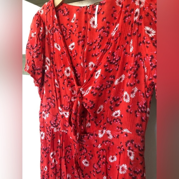 FREE PEOPLE|Vibrant red floral romper dress, mini dress•••peakaboo cutout detail - Picture 4 of 14